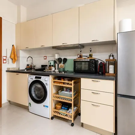 Nestra Olive With Veranda, Near Metro & Free Parking *