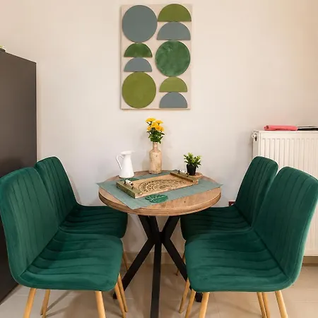 Apartament Nestra Olive With Veranda, Near Metro & Free Parking