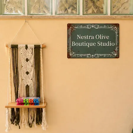 Nestra Olive With Veranda, Near Metro & Free Parking